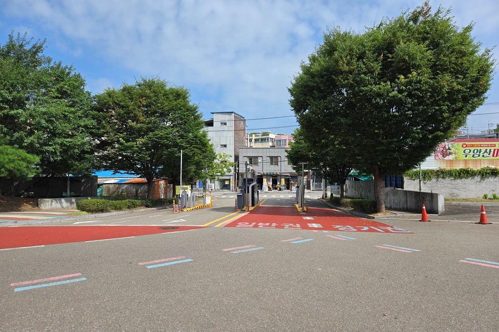 Entrance to Culture Factory 2nd parking lot