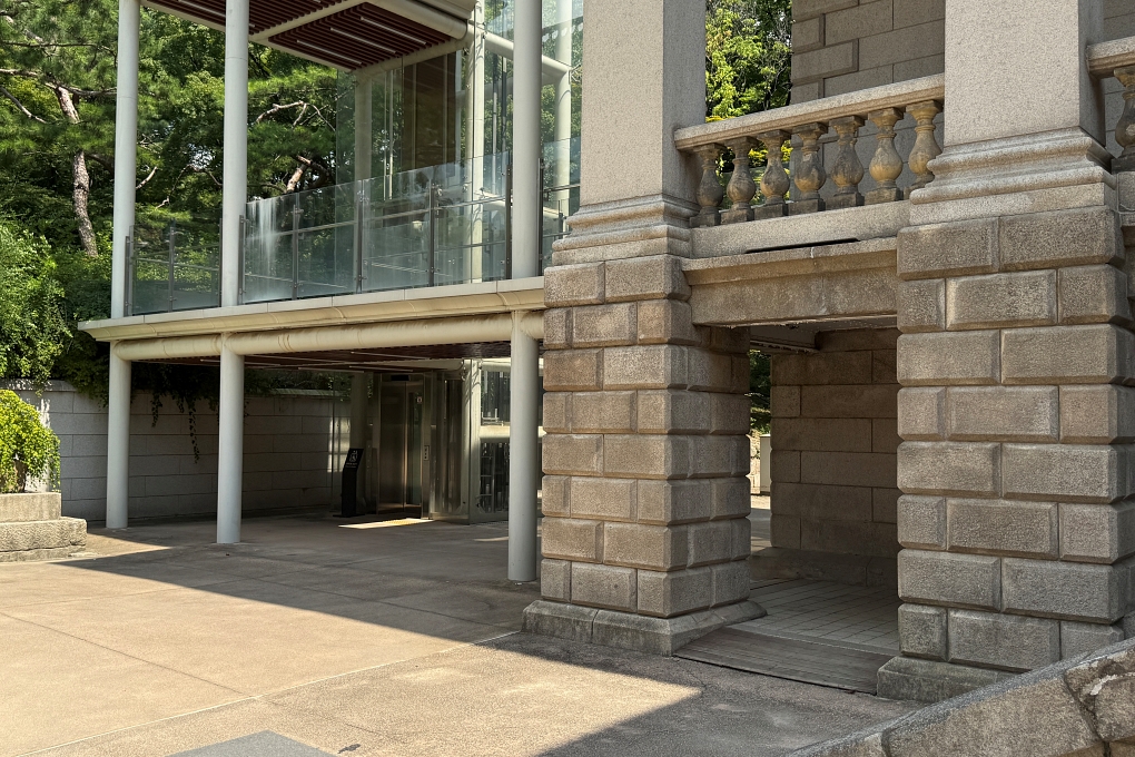 Seokjojeon Elevator Entrance Path