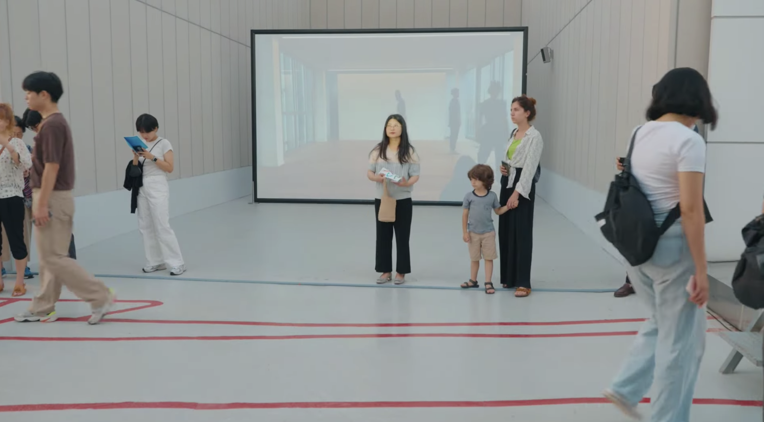 «MMCA 청주 다원예술 2023 릴레이 퍼포먼스»요한한, 아슈라프 툴룹 ‹개방된 화면을 위한 투영›